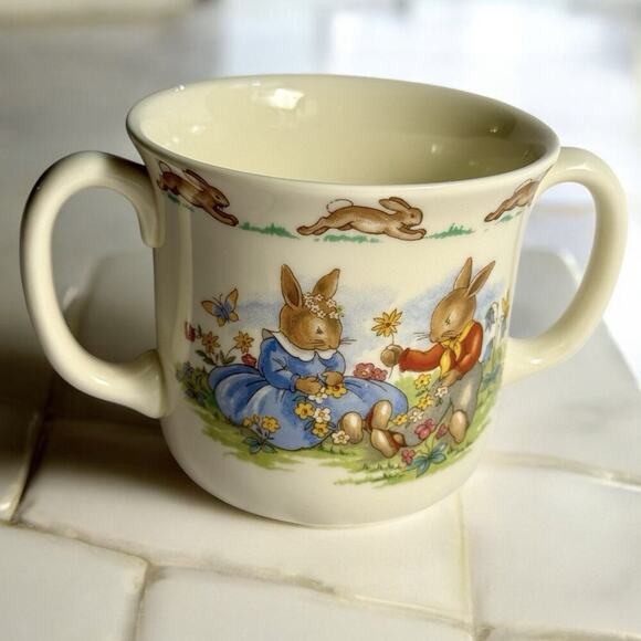 VTG ROYAL DOULT0N BUNNYKINS Toddler Infant HANDLED Hug A Mug Cup Bunnies Flowers - Picture 1 of 12